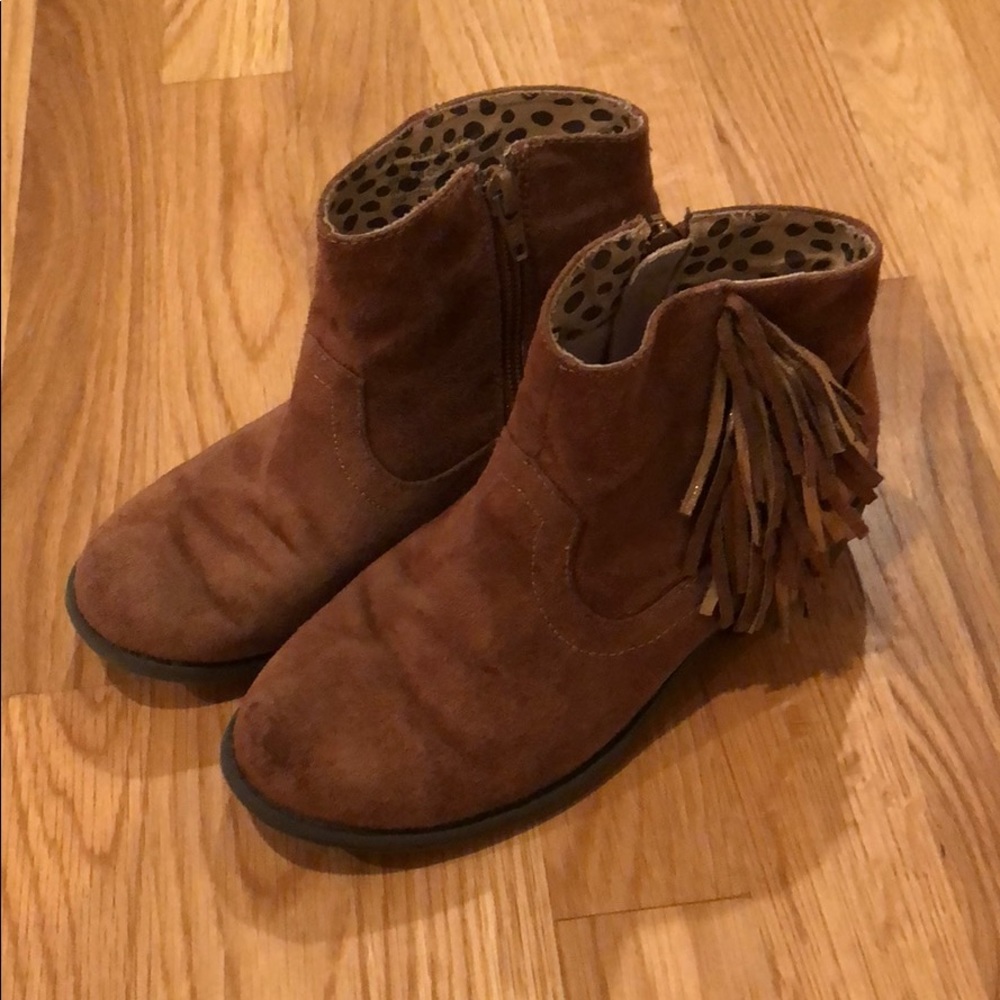 Girls Cat & Jack tassel booties. Size 2